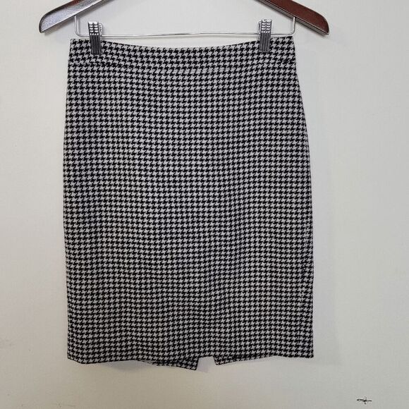 J.Crew Pencil Skirt Houndstooth Pencil Black and White Side Zip Kick Pleat Wool - Picture 1 of 6